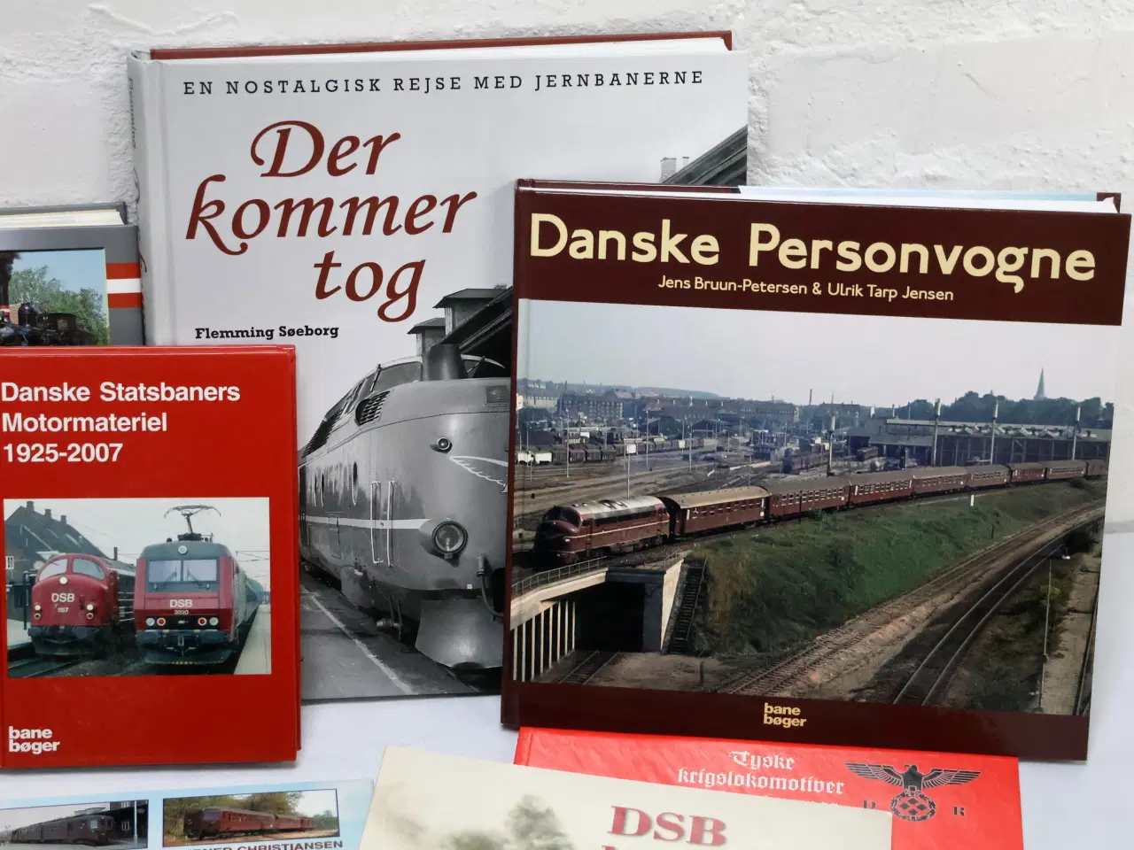 Billede 2 - 16 Stk Bøger om tog, jernbaner og stationer.