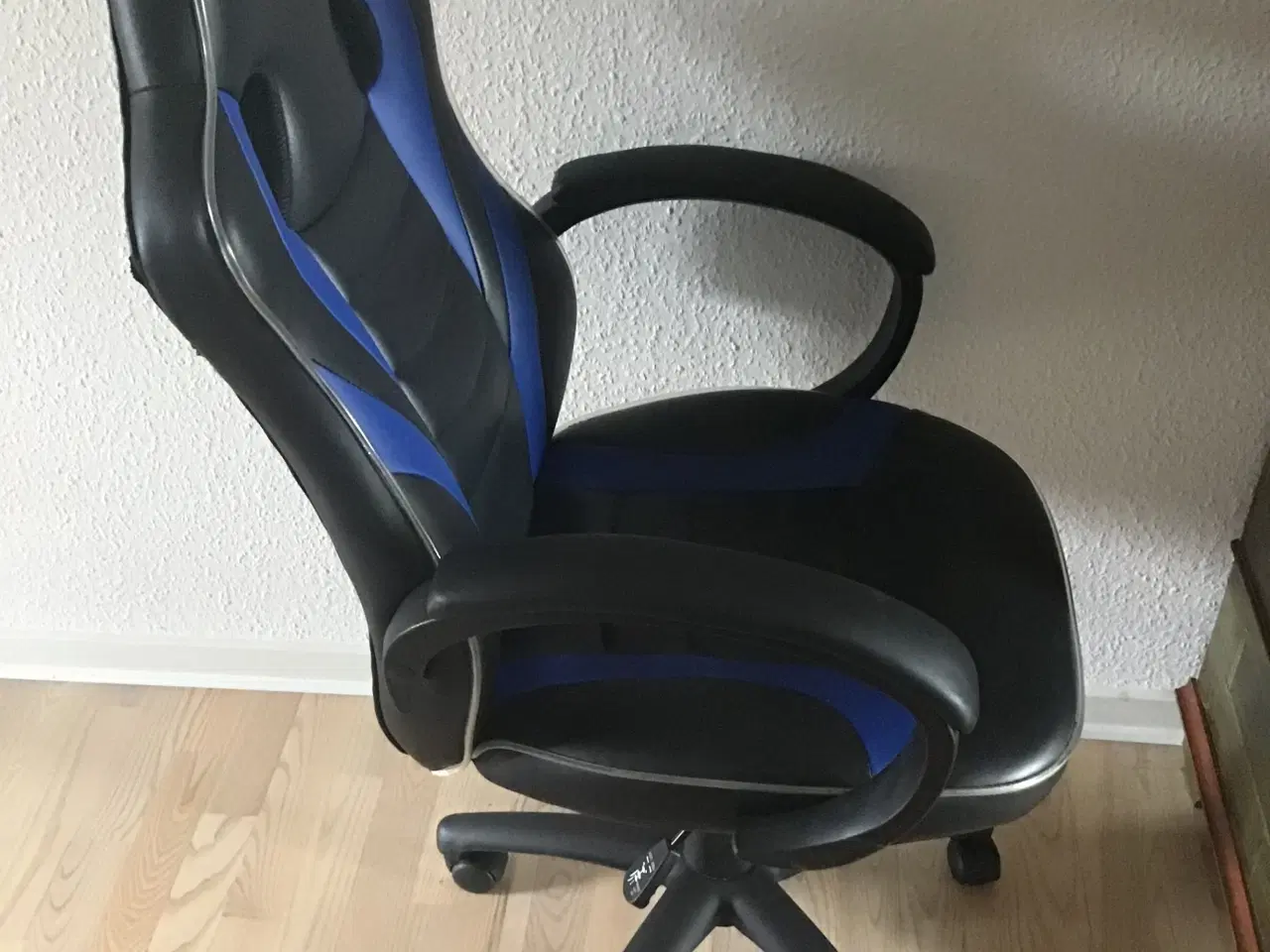 Billede 2 - Gaming kontorstol med LED-lys sort/blå kunstlæder