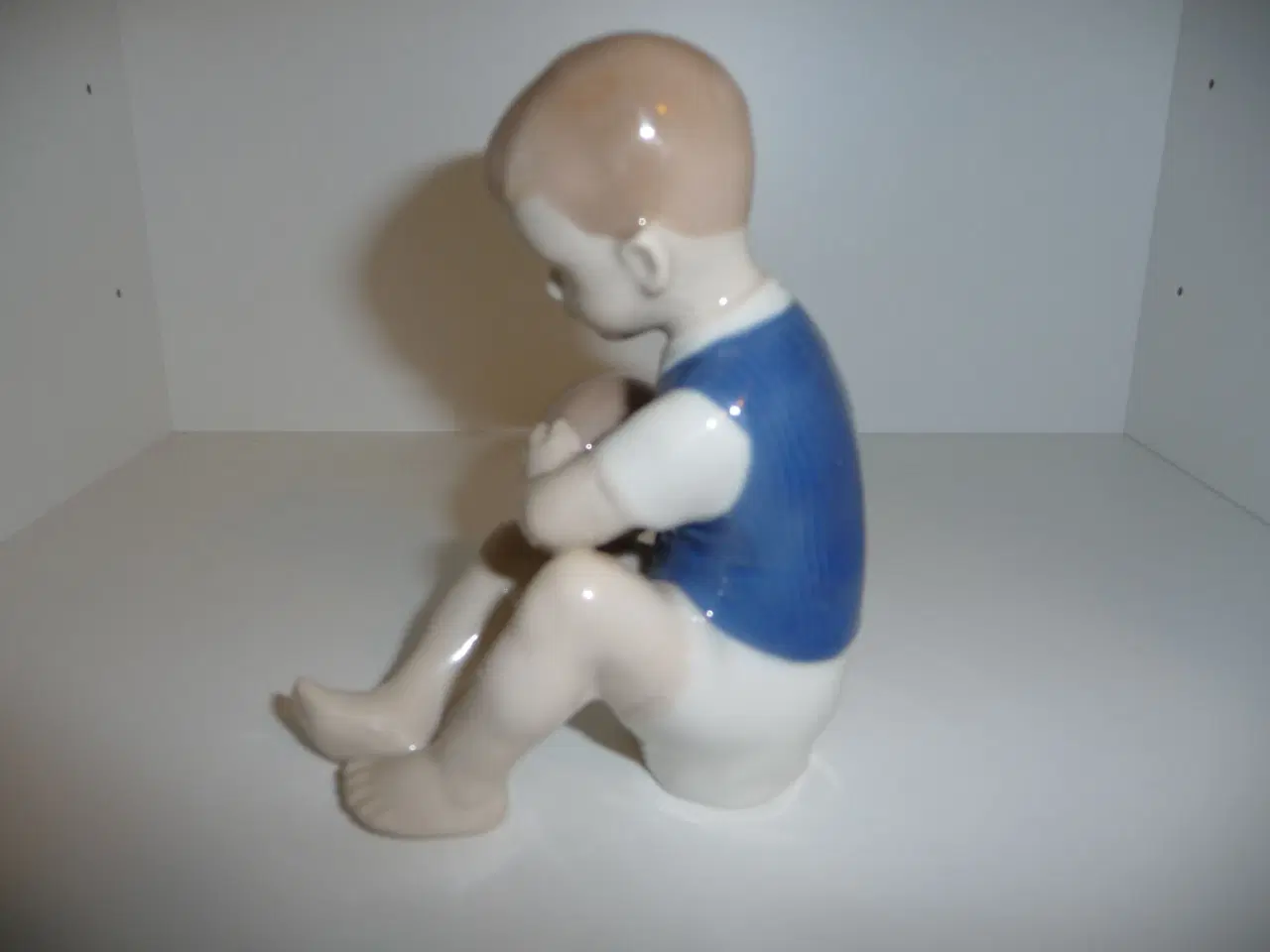 Billede 2 - porcelæns dreng med boldt