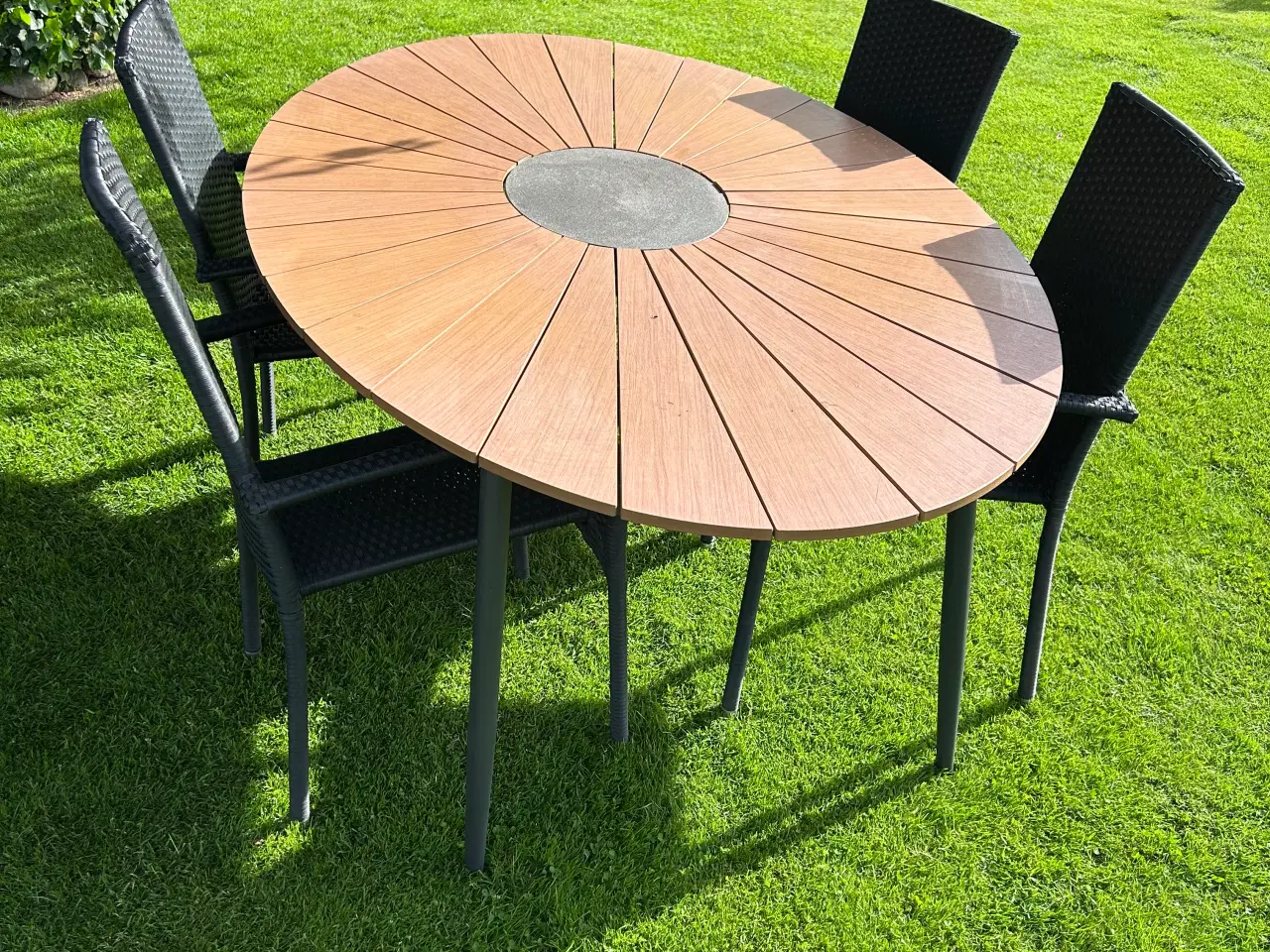Billede 1 - Havebord incl. 4 stole