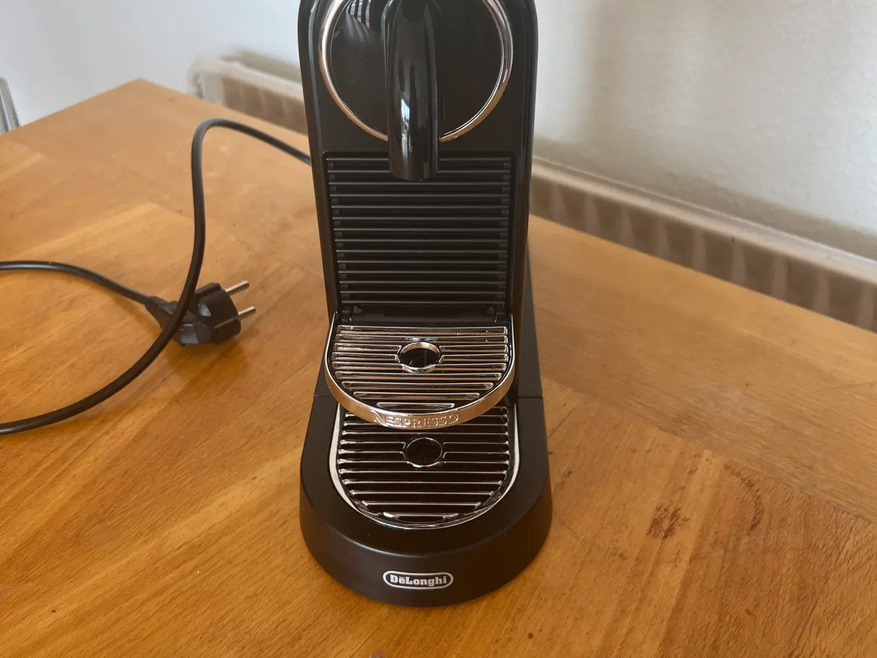 Billede 1 - Sort Nespresso kaffemaskine