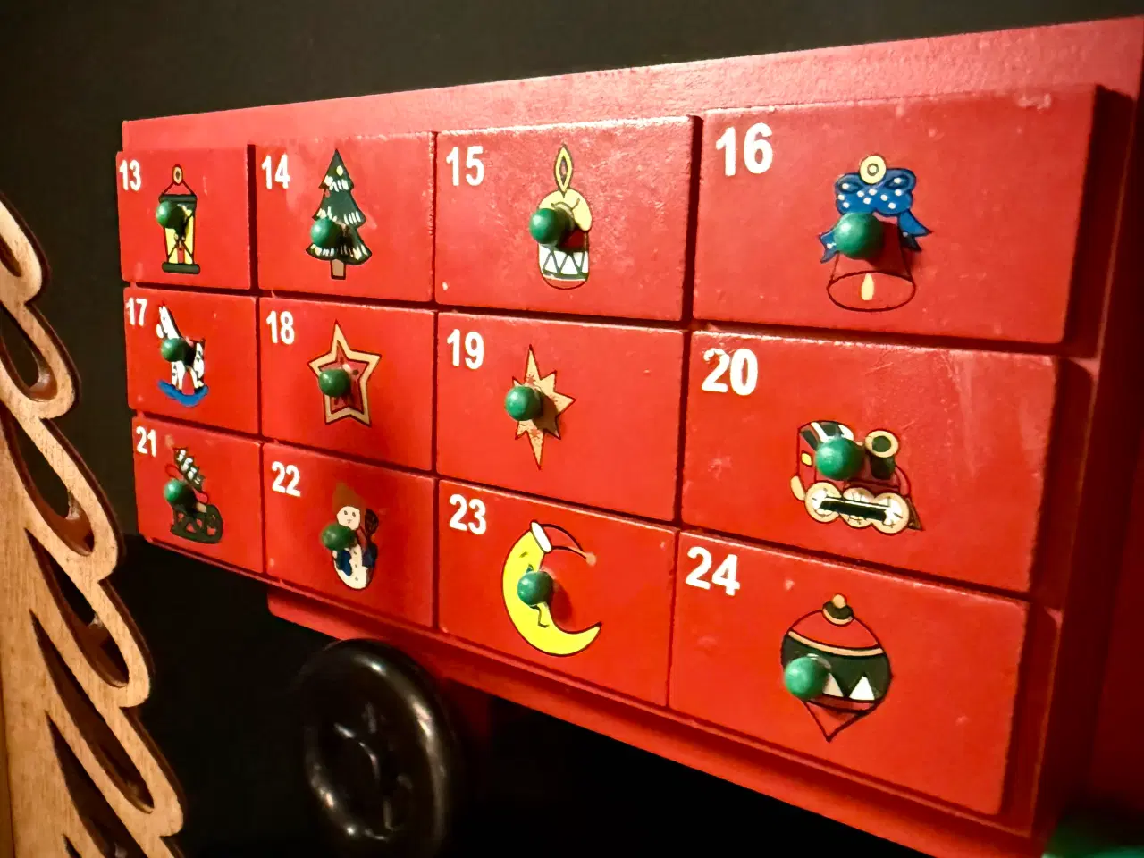 Billede 3 - Julekalender i træ - julemandens lastbil