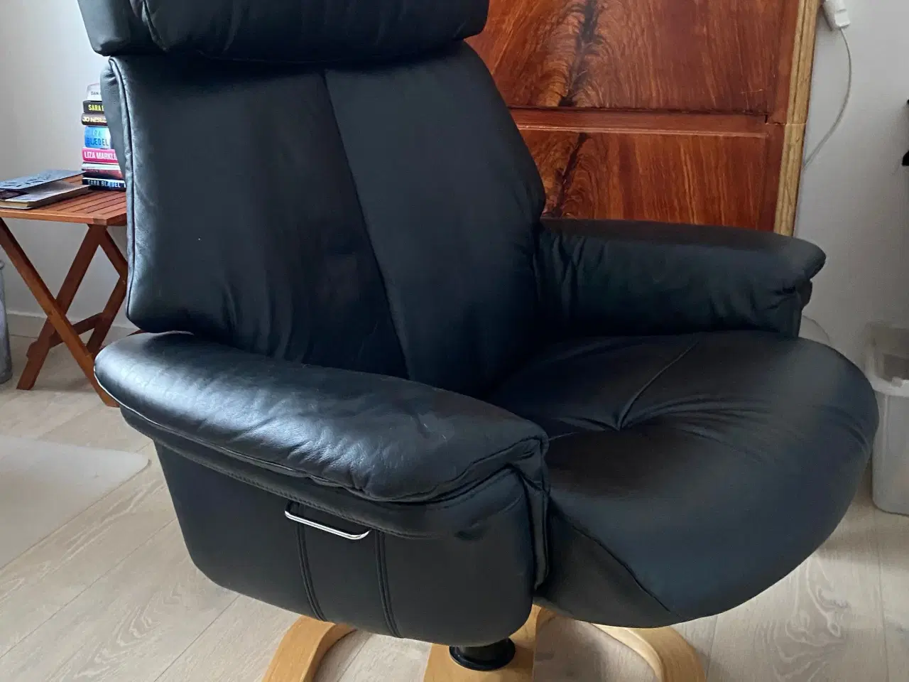 Billede 1 - Lænestol i sort læder
