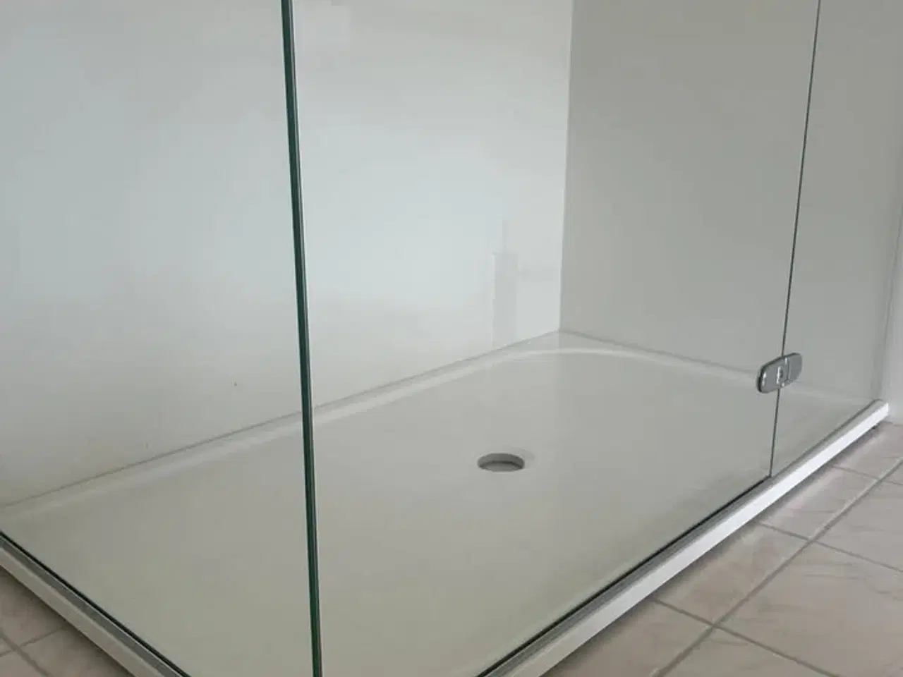 Billede 2 - Bruseniche / Walk-in-shower