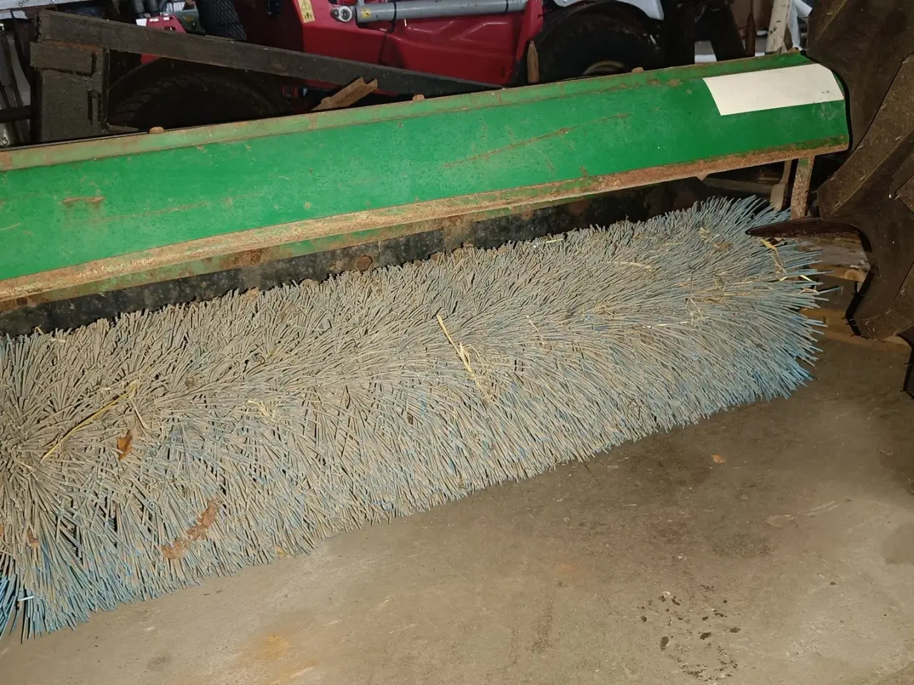 Billede 2 - - - - Kost (har siddet på en Uni-loader)