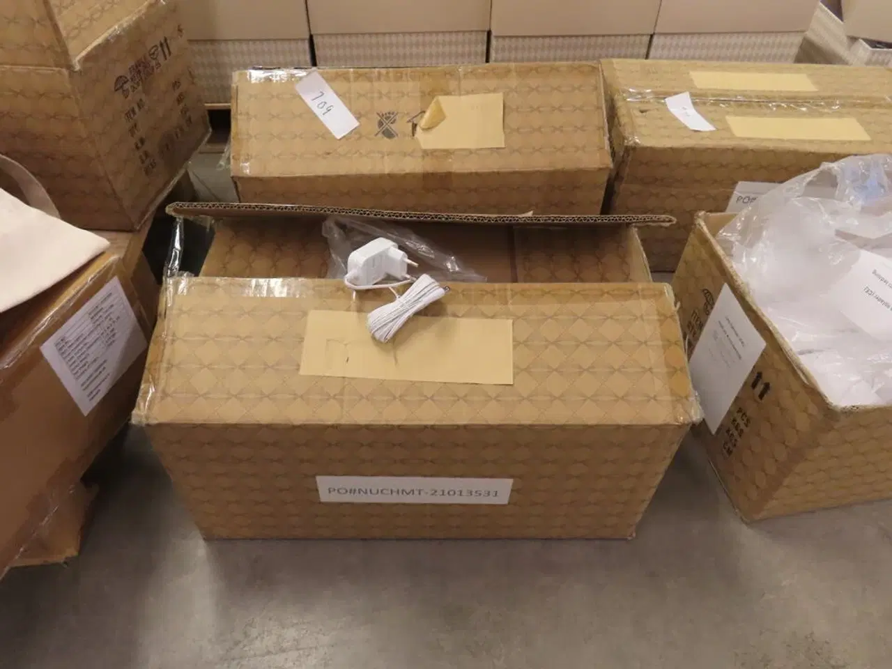 Billede 1 - kasse med oplader