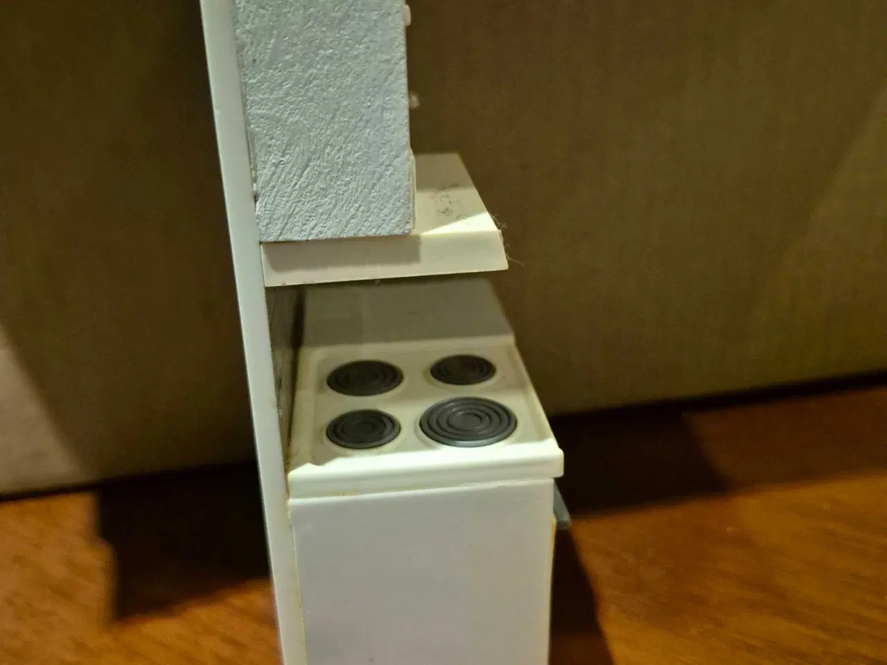 Billede 5 - Lundbu dukkehus køkken fra 1984