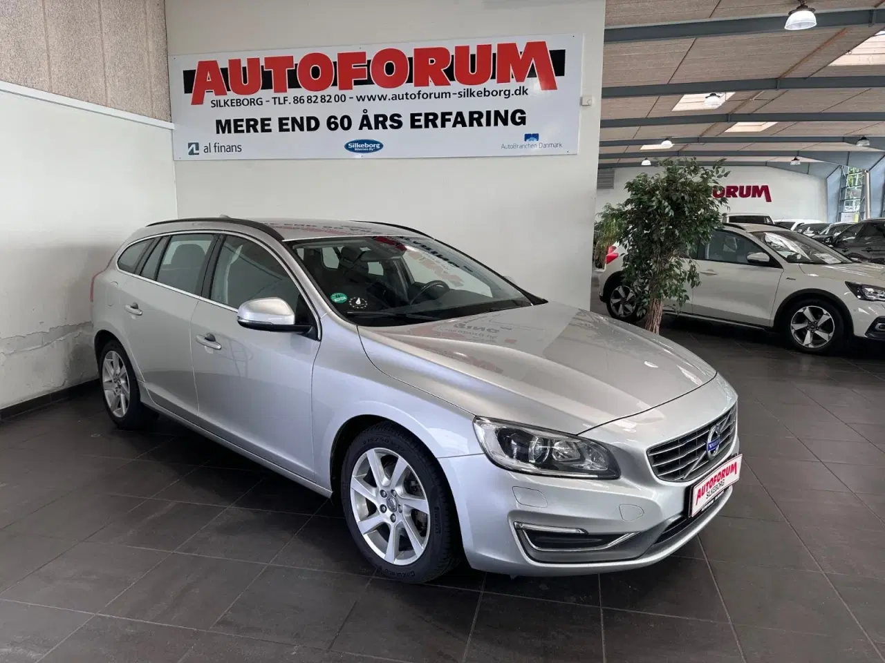 Billede 1 - Volvo V60 2,0 D4 181 Momentum