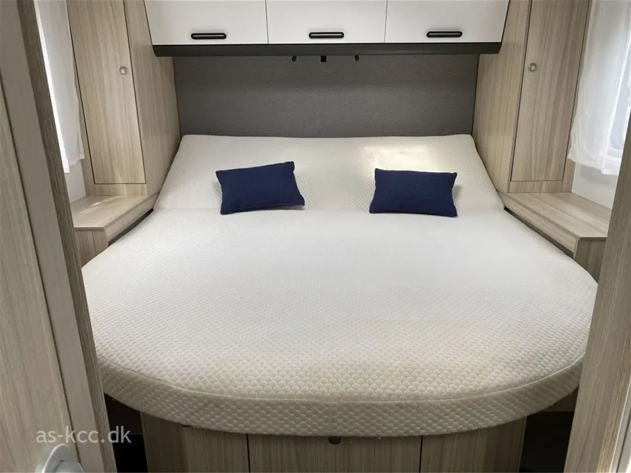 Billede 13 - 2021 - Sun Living S 75 SC   Sun Living S 75 SC autocamper med fritstående dobbeltseng.