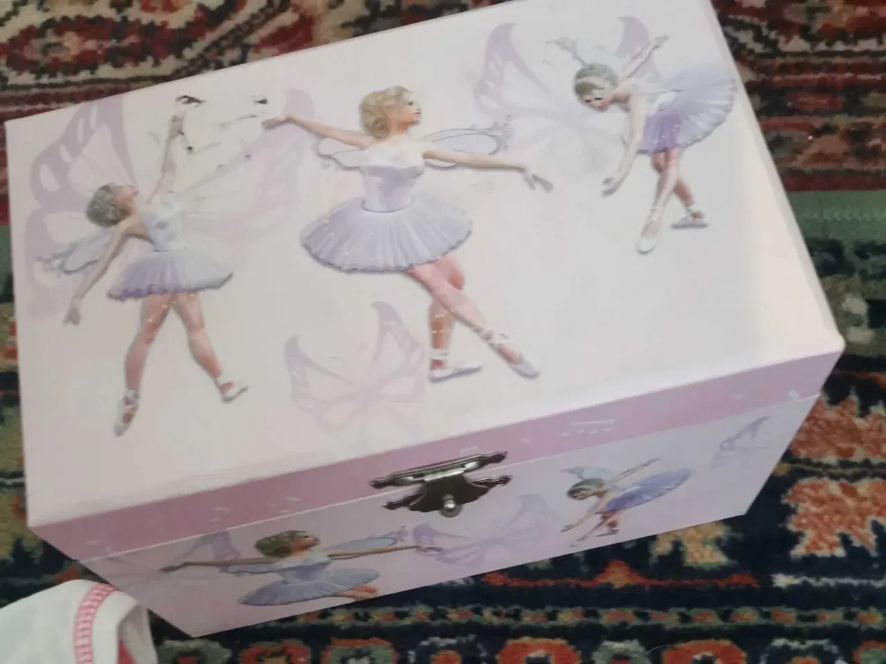 Billede 4 - Pakke med nattøj og smykkeskrin 5 kr ialt 🌸