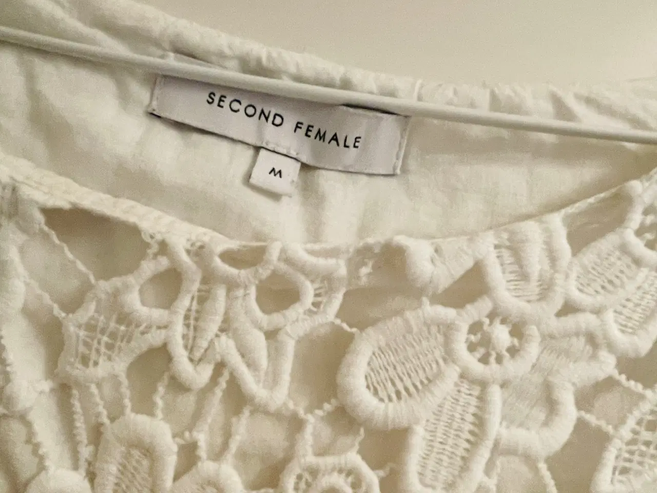 Billede 2 - Smuk kjole i blonder