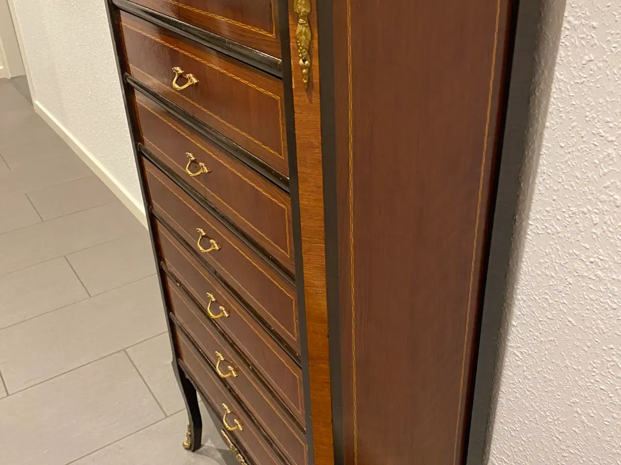 Billede 3 - Kommode over 60 år gl, pæn og velholdt