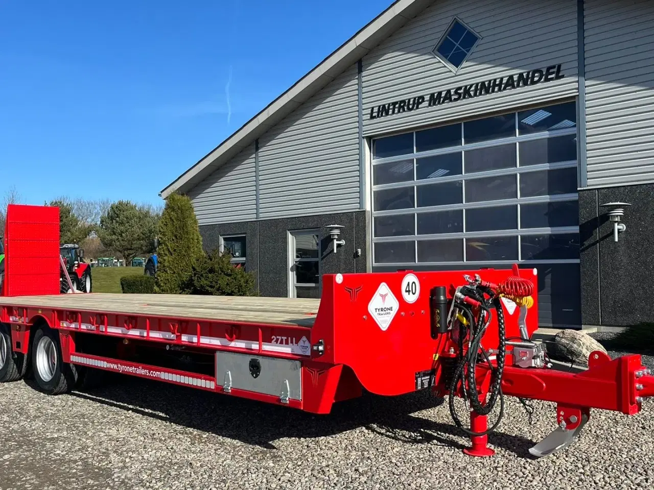 Billede 7 - Tyrone 27TLL LANG MODEL med Affjedret træk og affjedret aksler. Med hydrauliske ramper og værktøjskasse