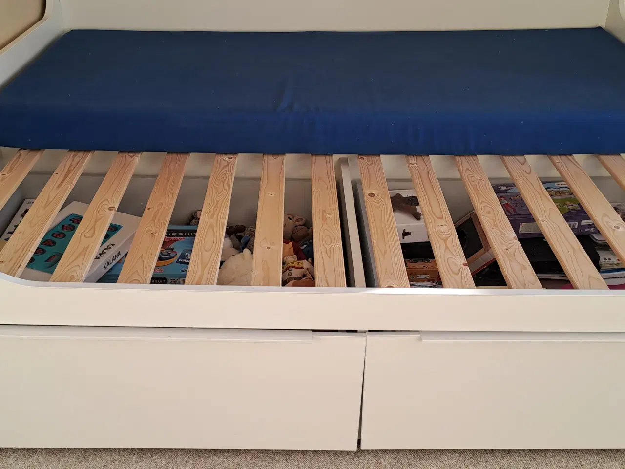 Billede 2 - Seng med udtræk og skuffer