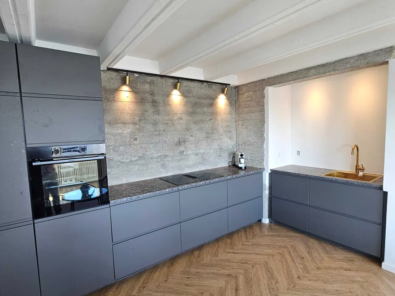 Billede 4 - Unik renoveret og centralt placeret lejlighed med 