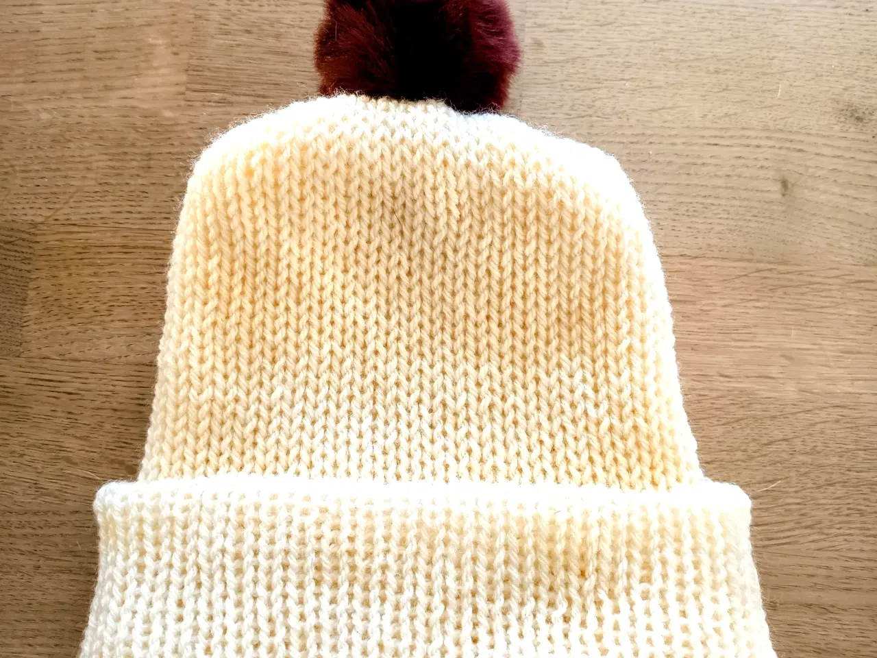 Billede 1 - Varm hjemmestrikket hue sælges