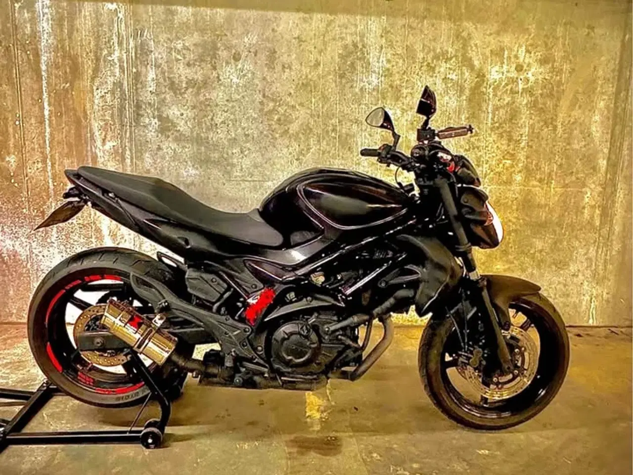 Billede 1 - KØBES: Suzuki sfv Gladius