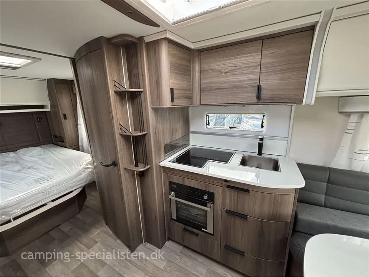 Billede 9 - 2025 - Kabe Ametist 560 GLE KS B8 PREMIUM LINE   Kabe Ametist GLE KS B8 PREMIUM LINE model 2025 kan snart opleves hos Camping-Specialisten.dk