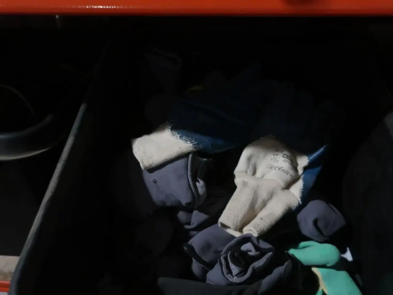 Billede 4 - Lagerreol med div. Værktøj og varelager