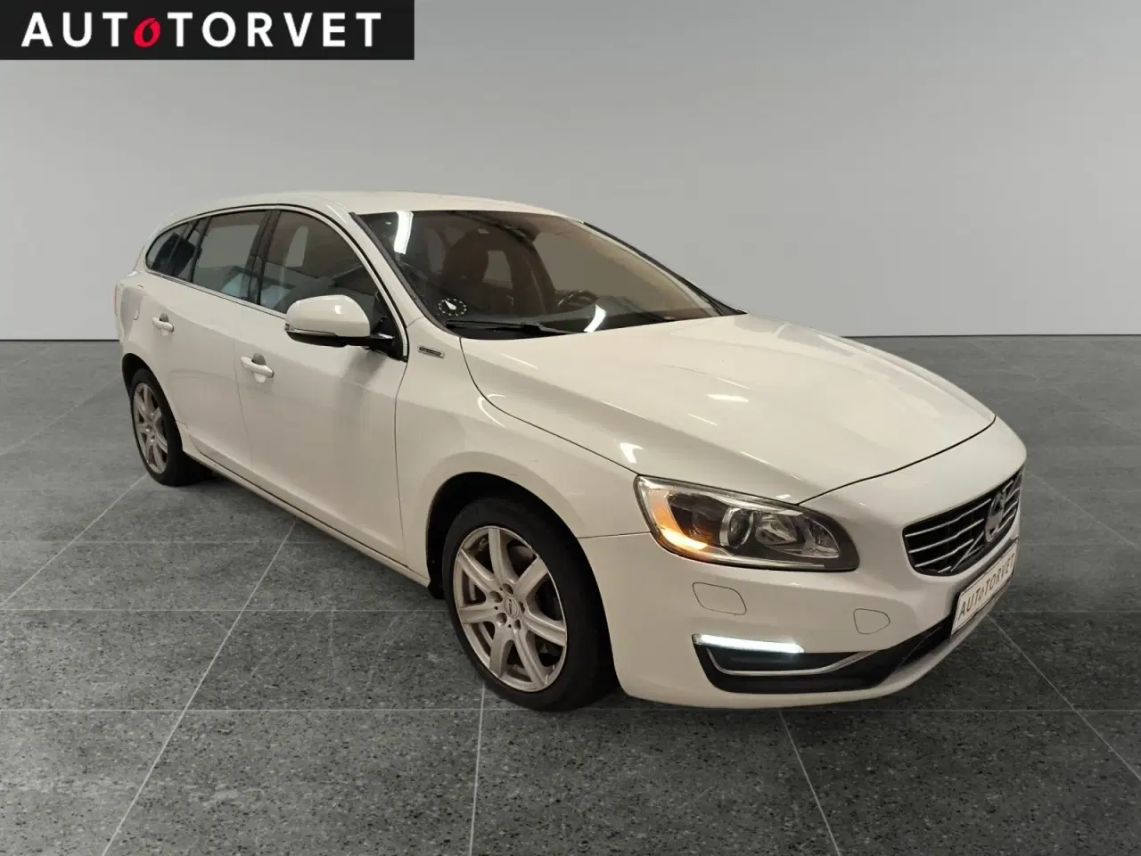 Billede 2 - Volvo V60 2,4 D6 Plug-in Momentum aut. AWD