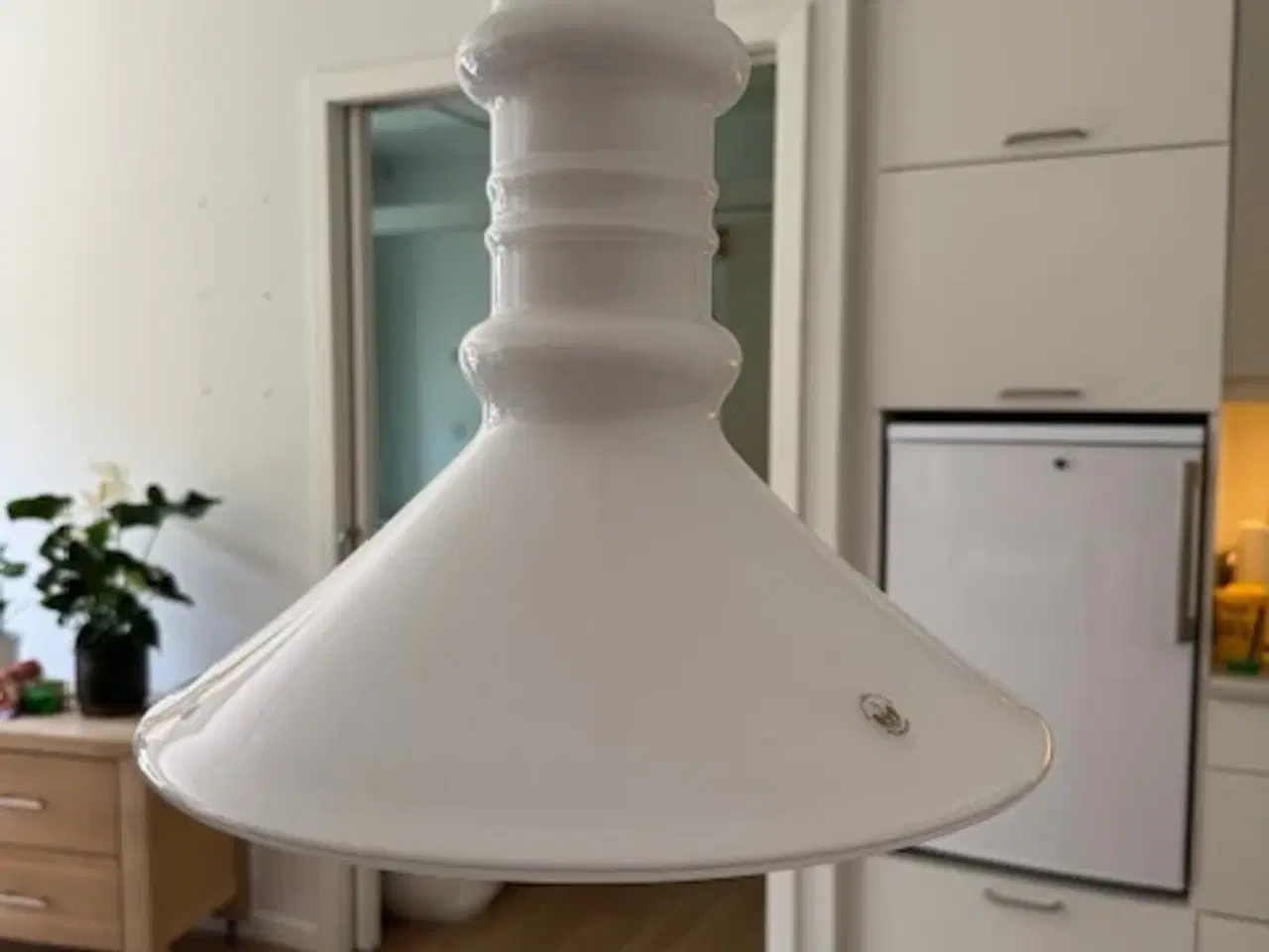 Billede 2 - Holmegaard apoteker loftslampe, stor i hvid glas 
