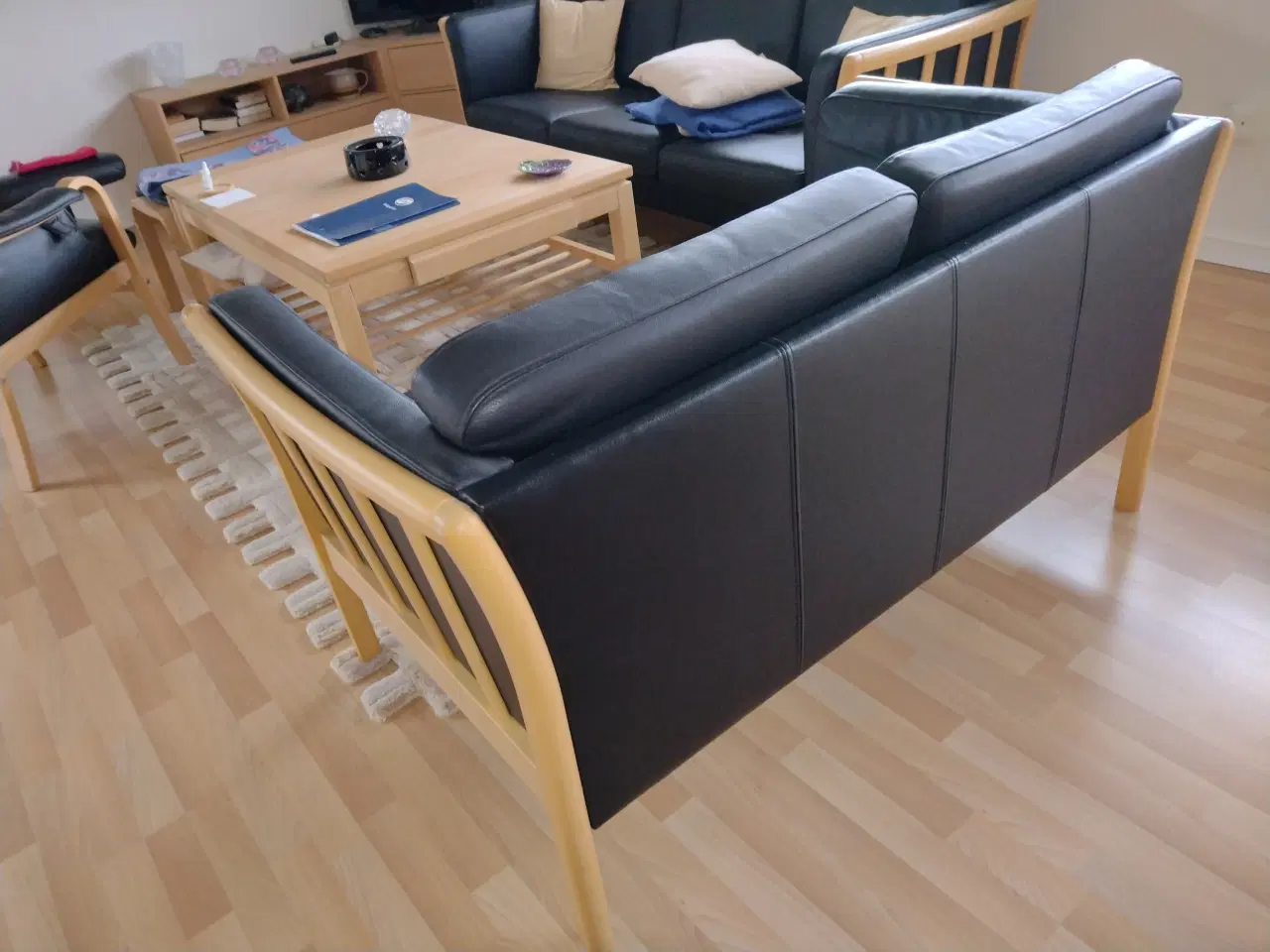 Billede 3 - Lædersofa sort. 2 personers.