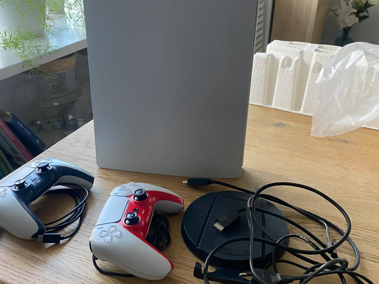 Billede 1 - Playstation 5 m/ 2 controller 