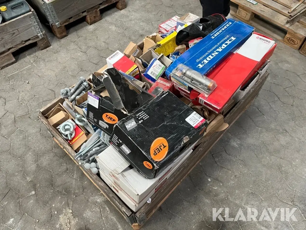 Billede 1 - Lot - Blandet skurer, søm med mere.