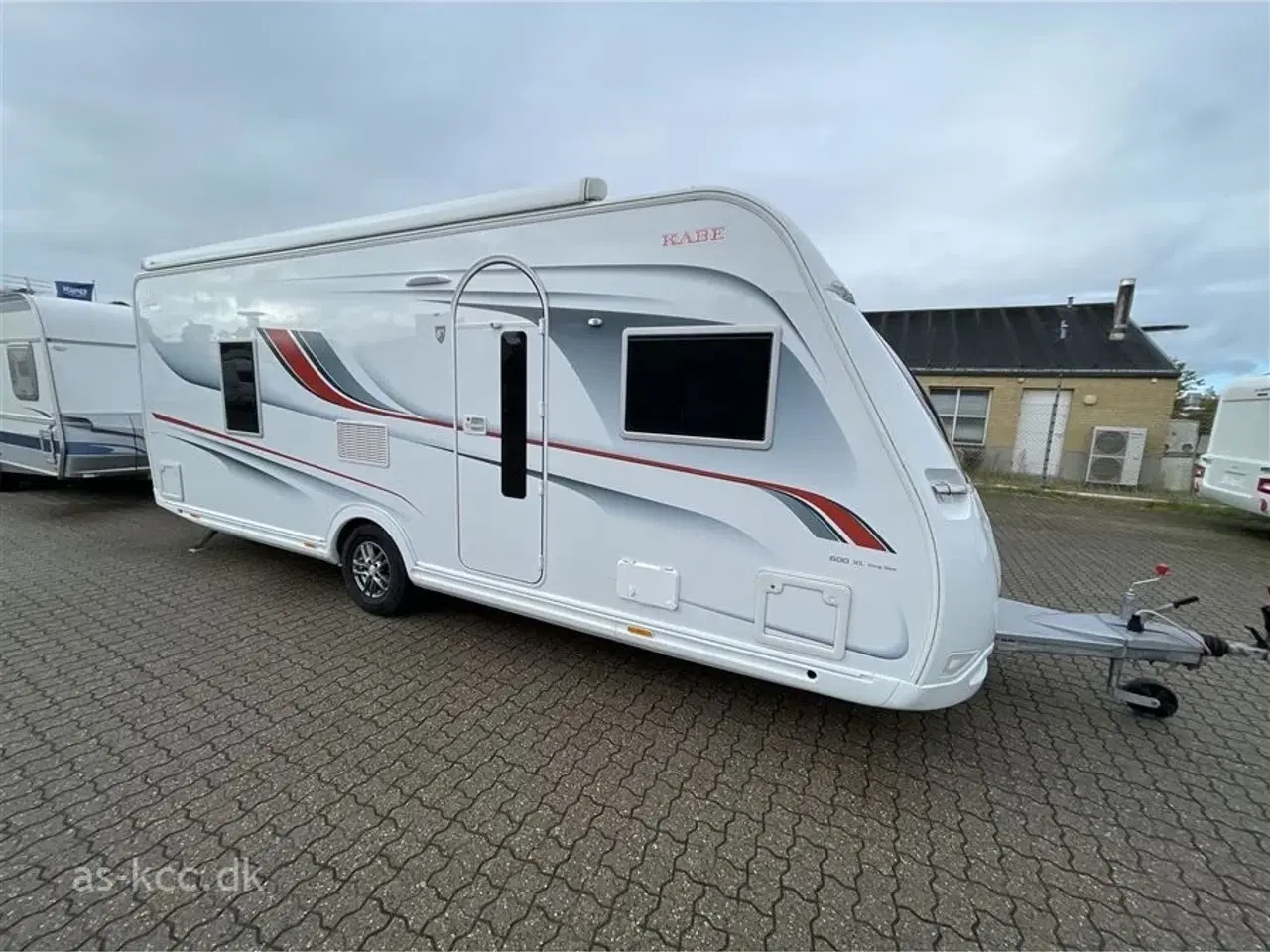 Billede 2 - 2018 - Kabe Imperial 600 XL KS   Kabe Imperial 600 XL KS årg. 2018. 4 sovepladser, 6 siddepladser, mover, tagmonteret Thule markise (elektrisk)