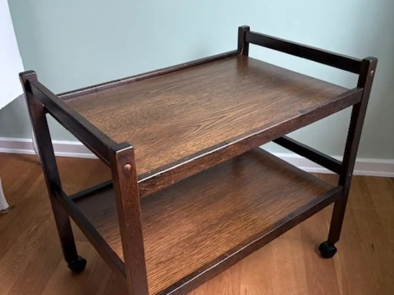 Billede 2 - Serveringsvogn / barbord / rullevogn i mørkt træ