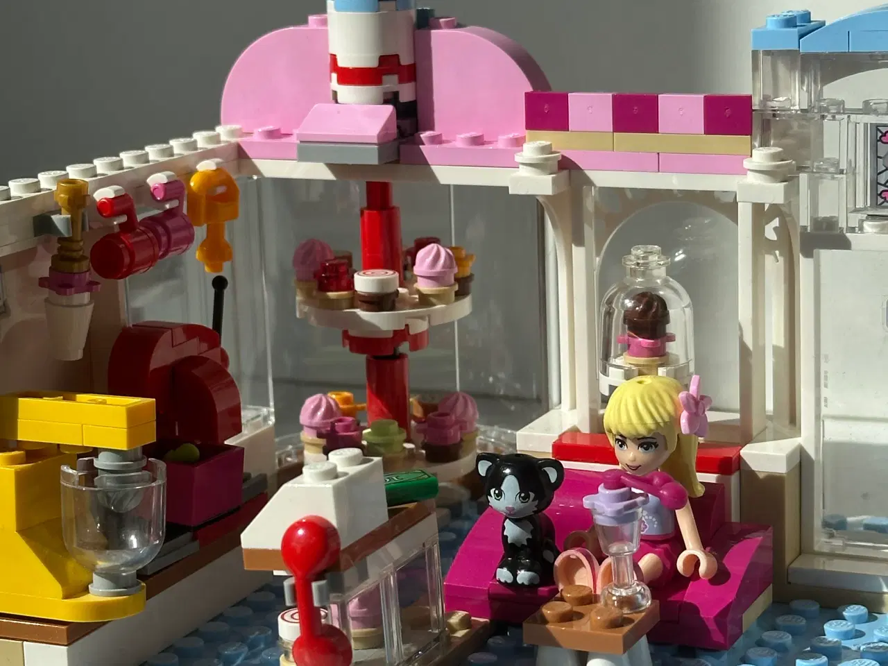 Billede 3 - LEGO Friends - Heartlake cupcake-café 41119