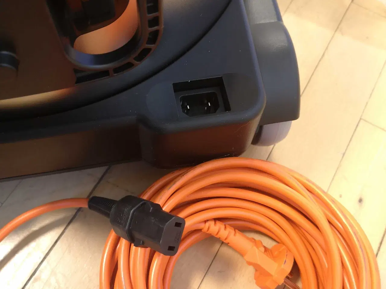 Billede 11 -  Støvsuger  NILFISK VP930