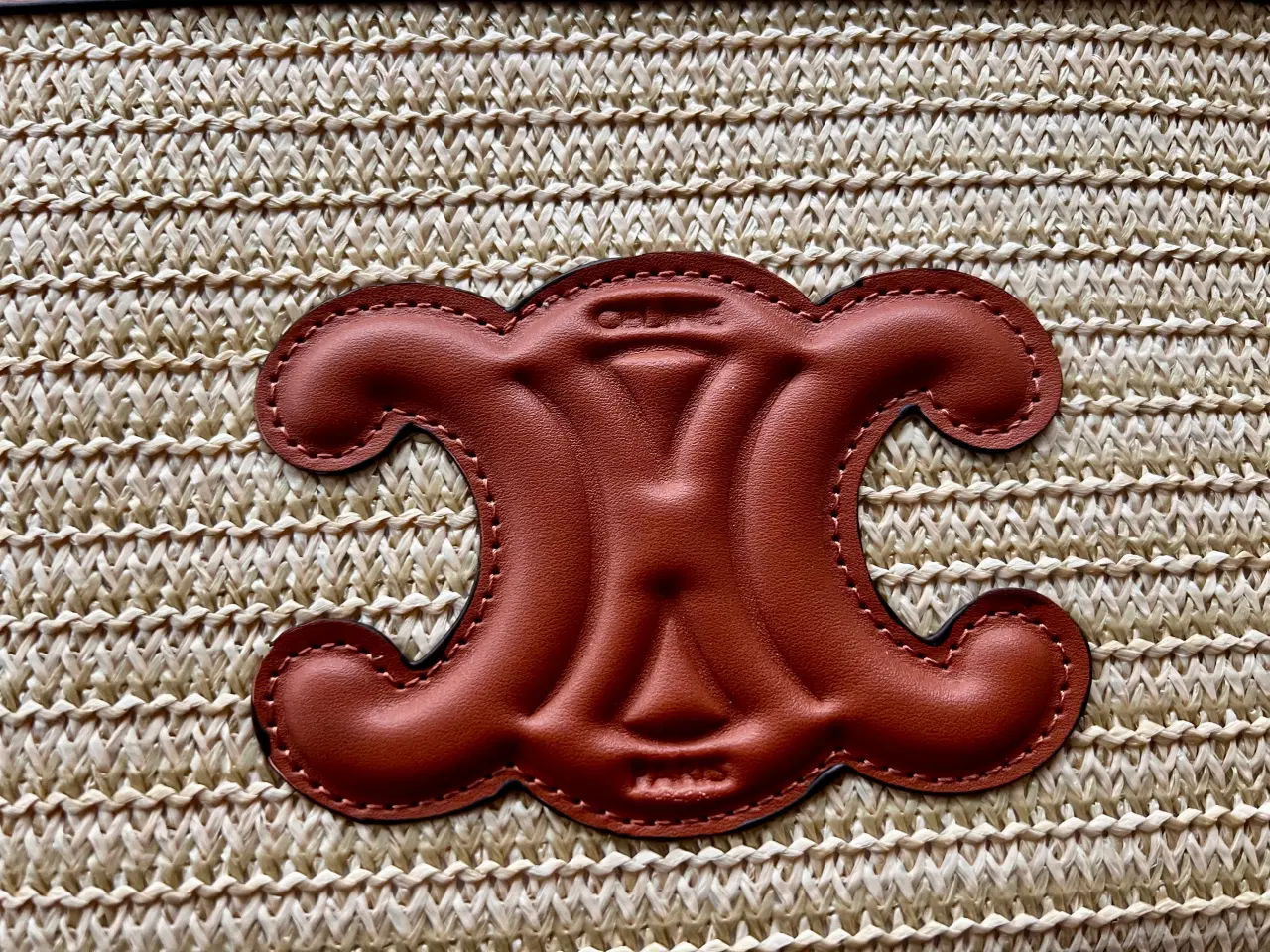 Billede 4 - Flot clutch med elegant design. 