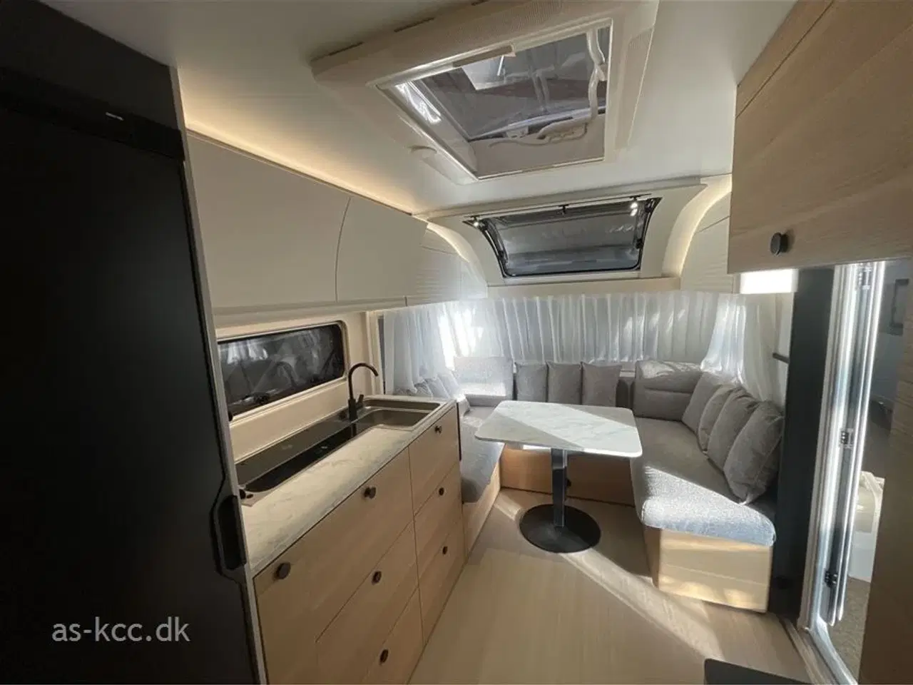 Billede 6 - 2026 - Adria Adora 522 UP Adria Adora 522 UP Årg, 2026 4 sovepladser, 5 siddepladser 5 USB stik 5 USB C stik