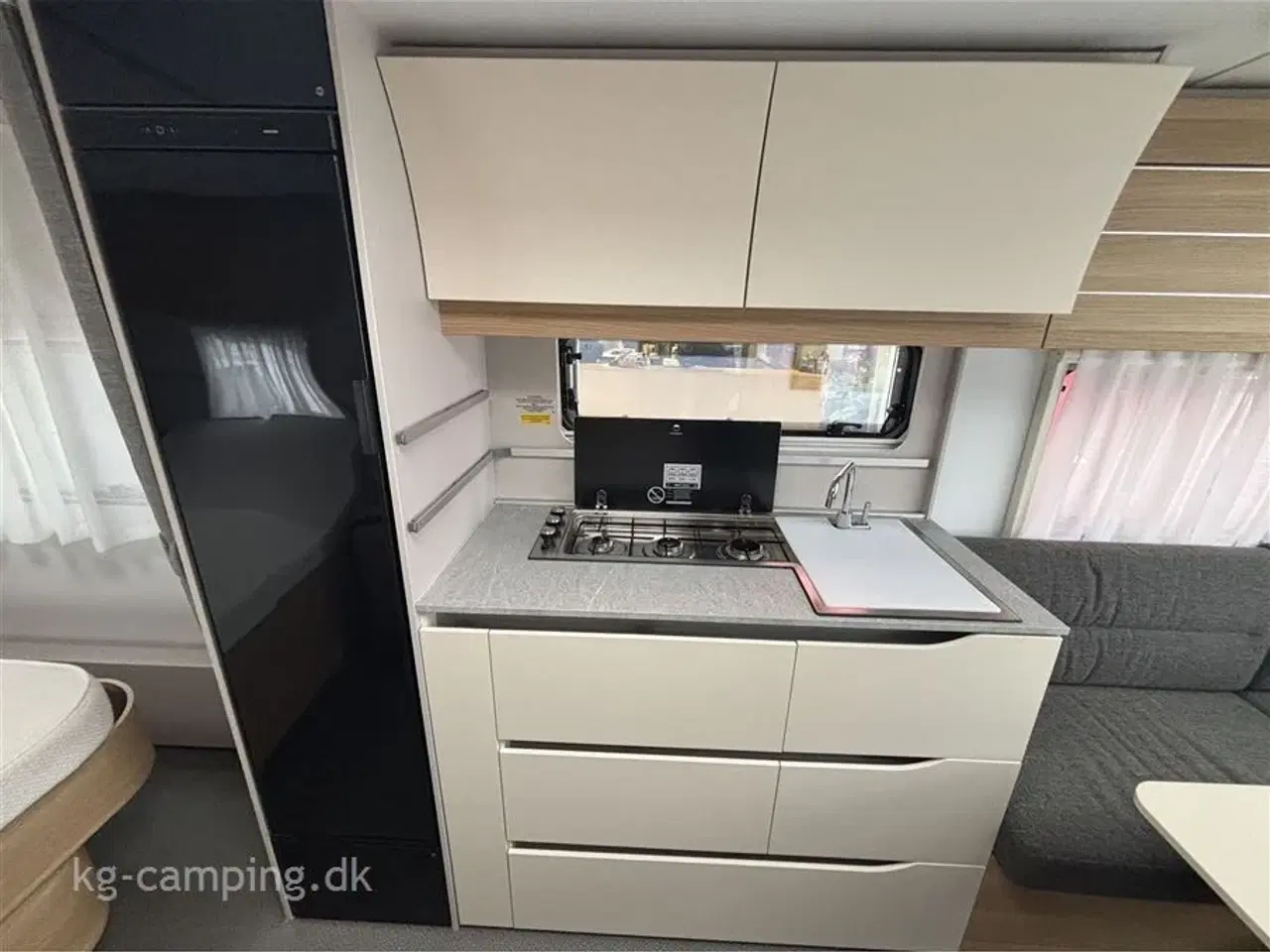 Billede 16 - 2022 - Adria Adora 613 UT Lækker vogn med fritstående dobbeltseng - Mover - Fortelt