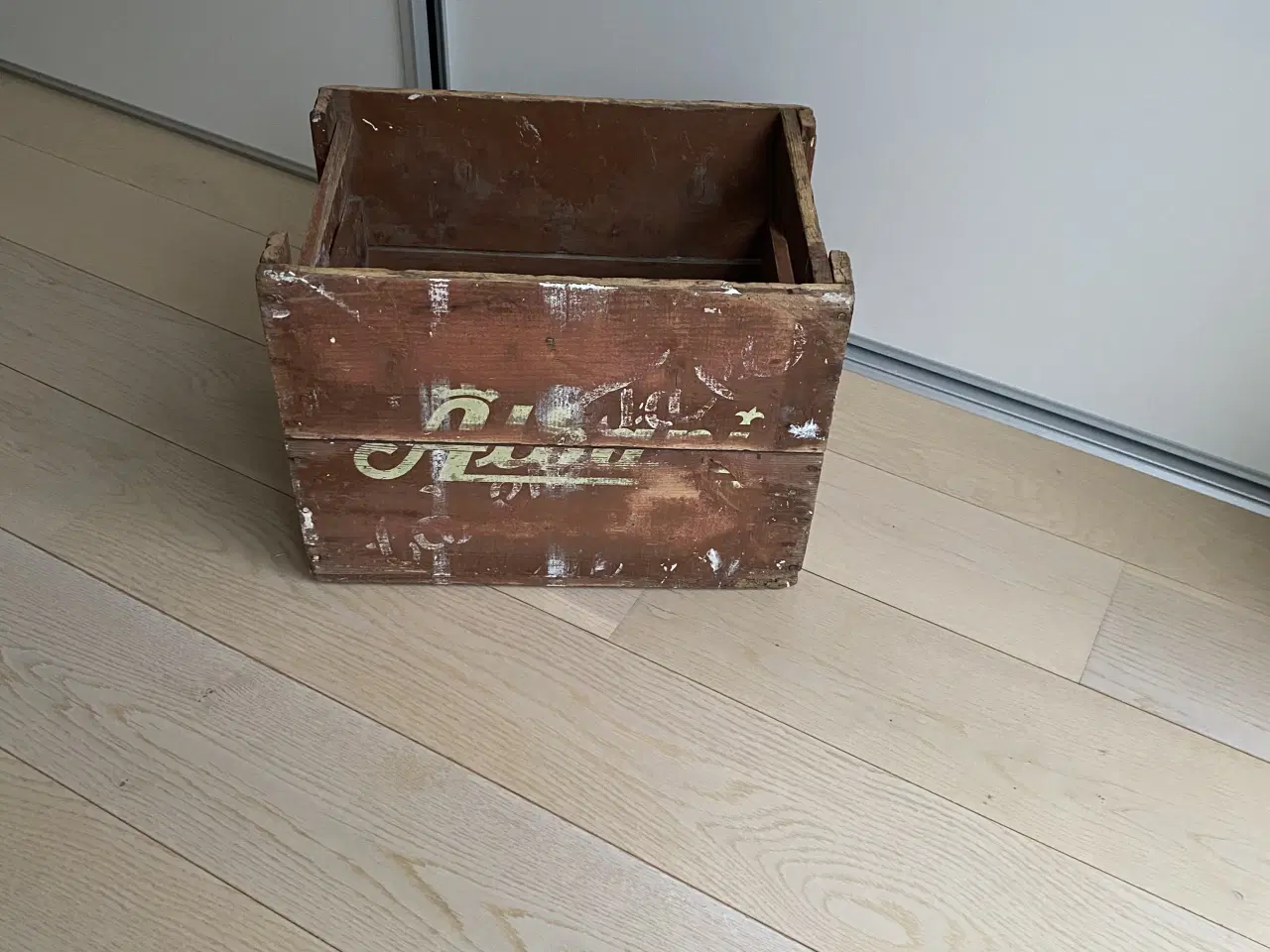 Billede 1 - Albani trækasse, h:36.5 cm., b:31,5 cm., l:46,5 cm