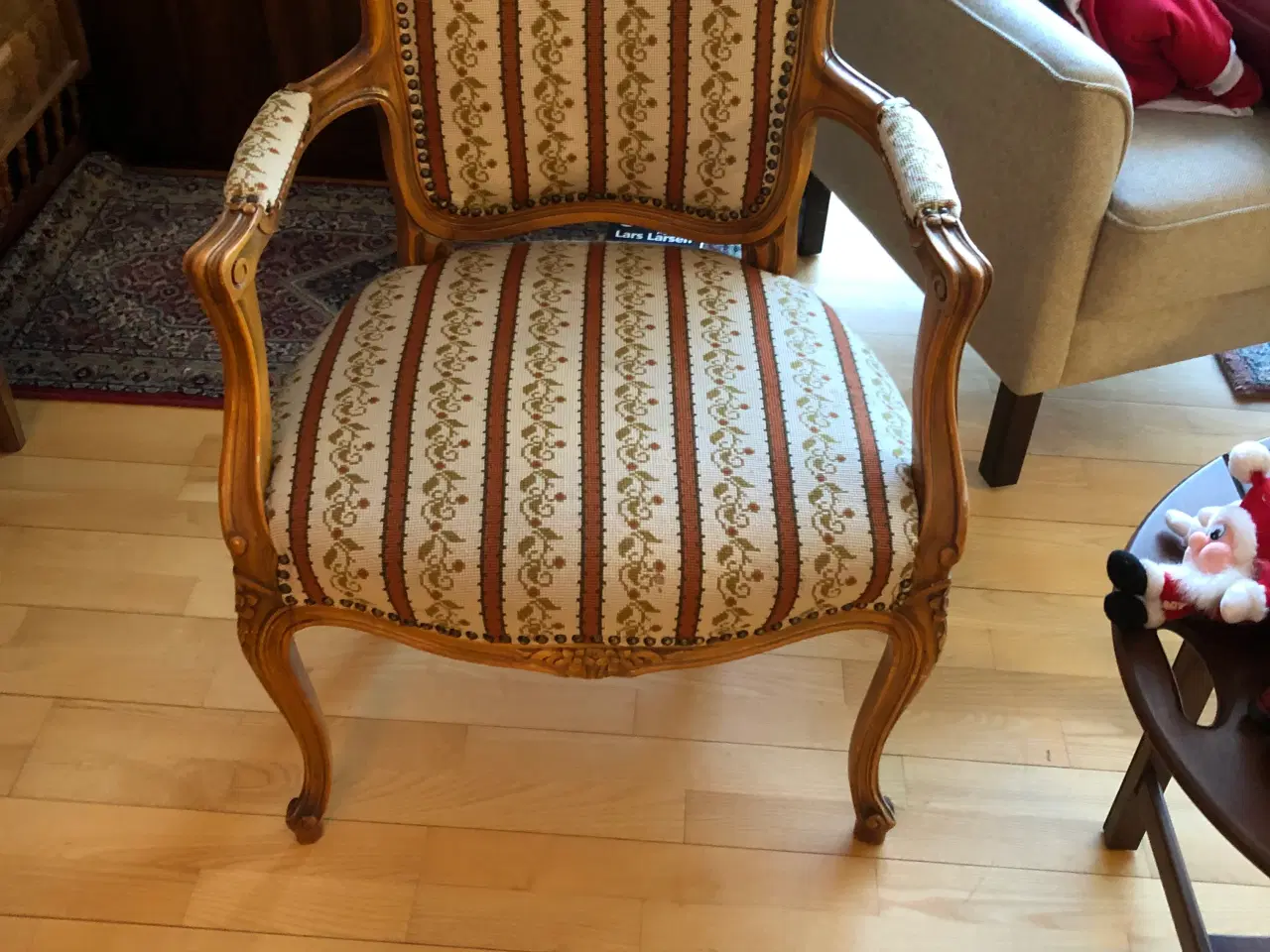 Billede 2 - Stole med stof broderi sælges