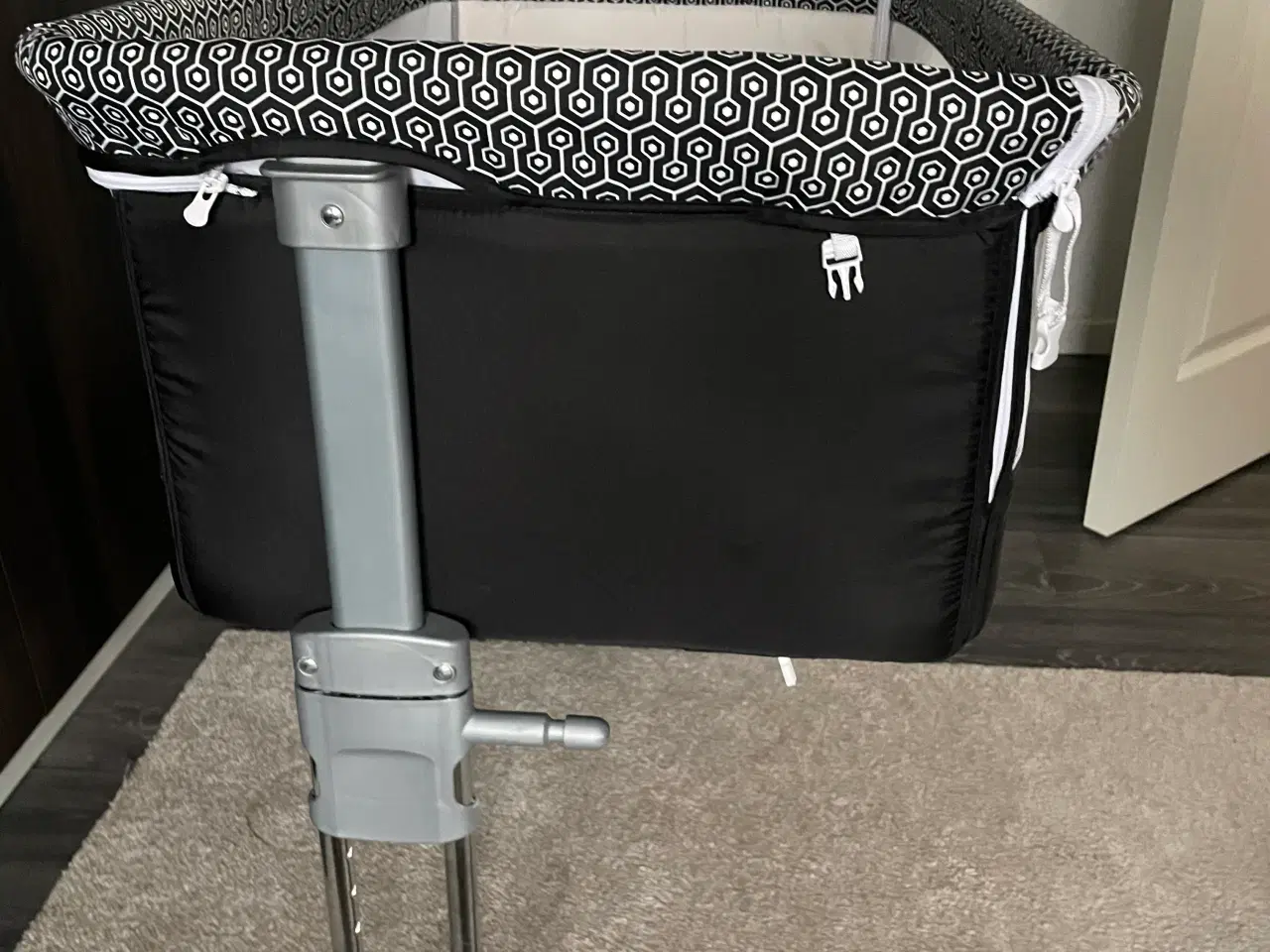 Billede 1 - BEDSIDE SENG 