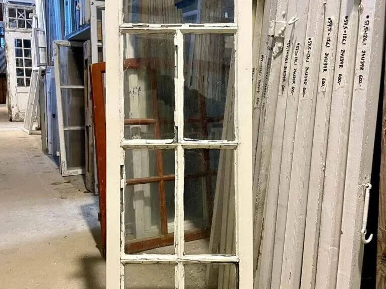 Billede 1 - Smal vinduesramme m. sjælden inddeling