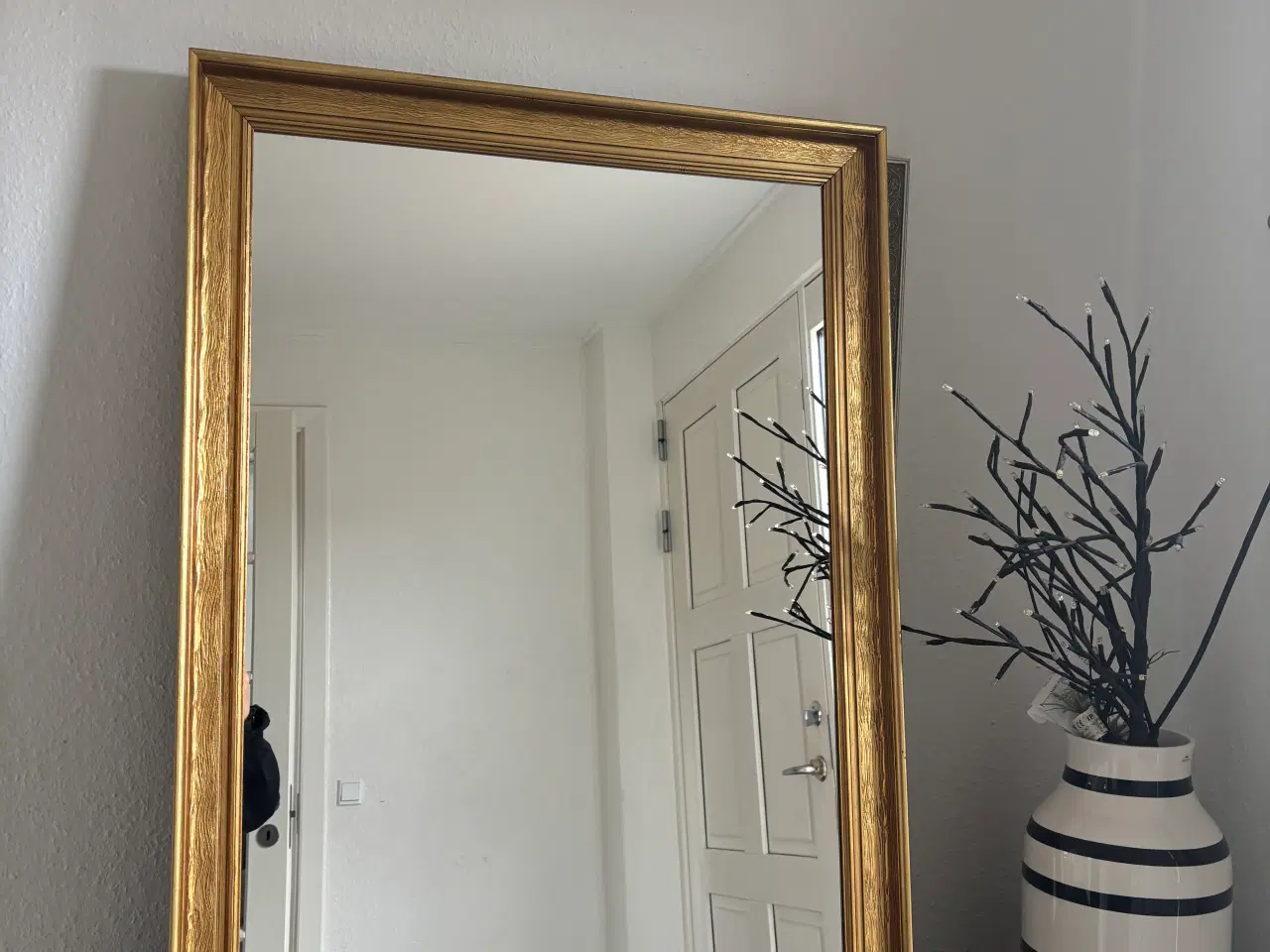 Billede 3 - klassisk spejl med guldramme