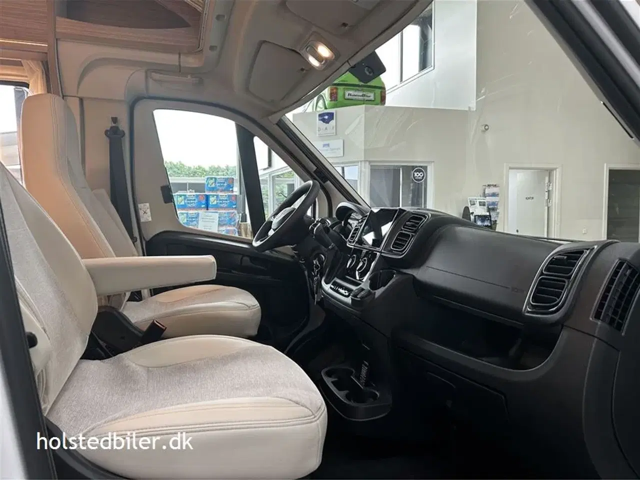 Billede 7 - 2023 - Carado T 337 Emotion   KM KUN 22000 og 9 trins automatgear.