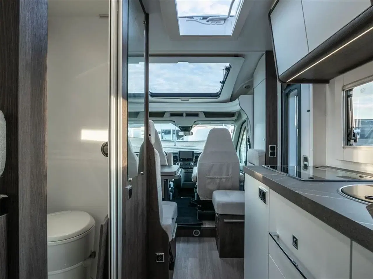 Billede 4 - 2024 - Benimar Yrteo 861 Premium   Den kompakte camper