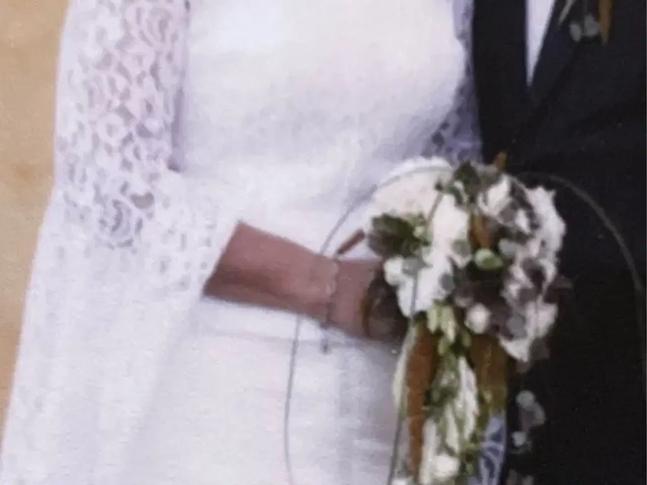 Billede 4 - Smuk  brudekjole  i Blonder og taf.