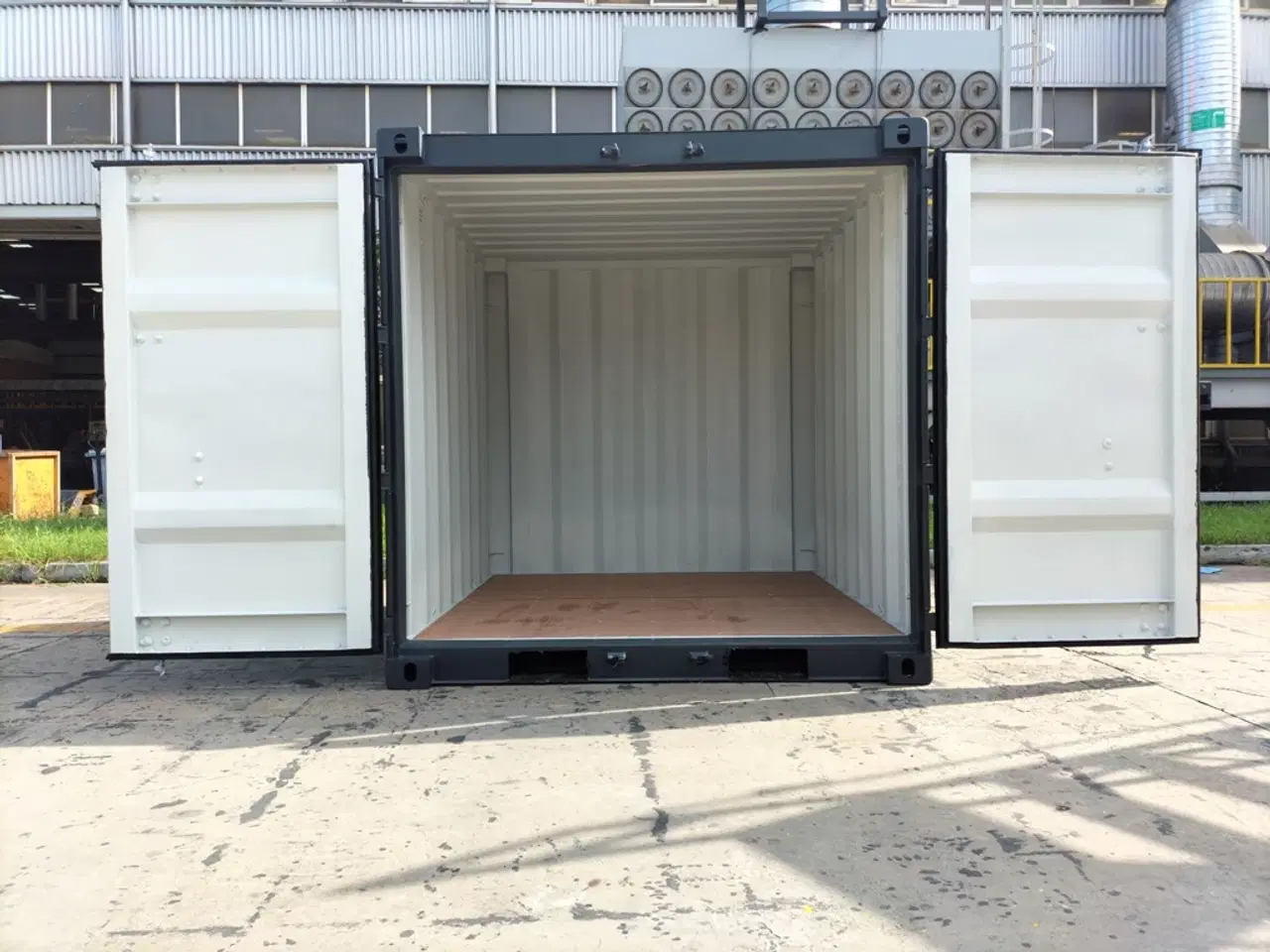 Billede 2 - 8'fods container i Aarhus i RAL 7021