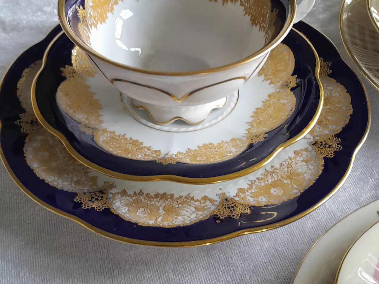 Billede 4 - Samlekopper med underkop og kagetallerken