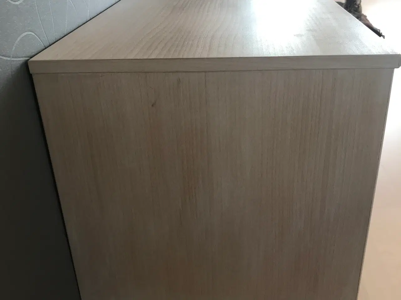 Billede 2 - Tv skænk/reol væghængt
