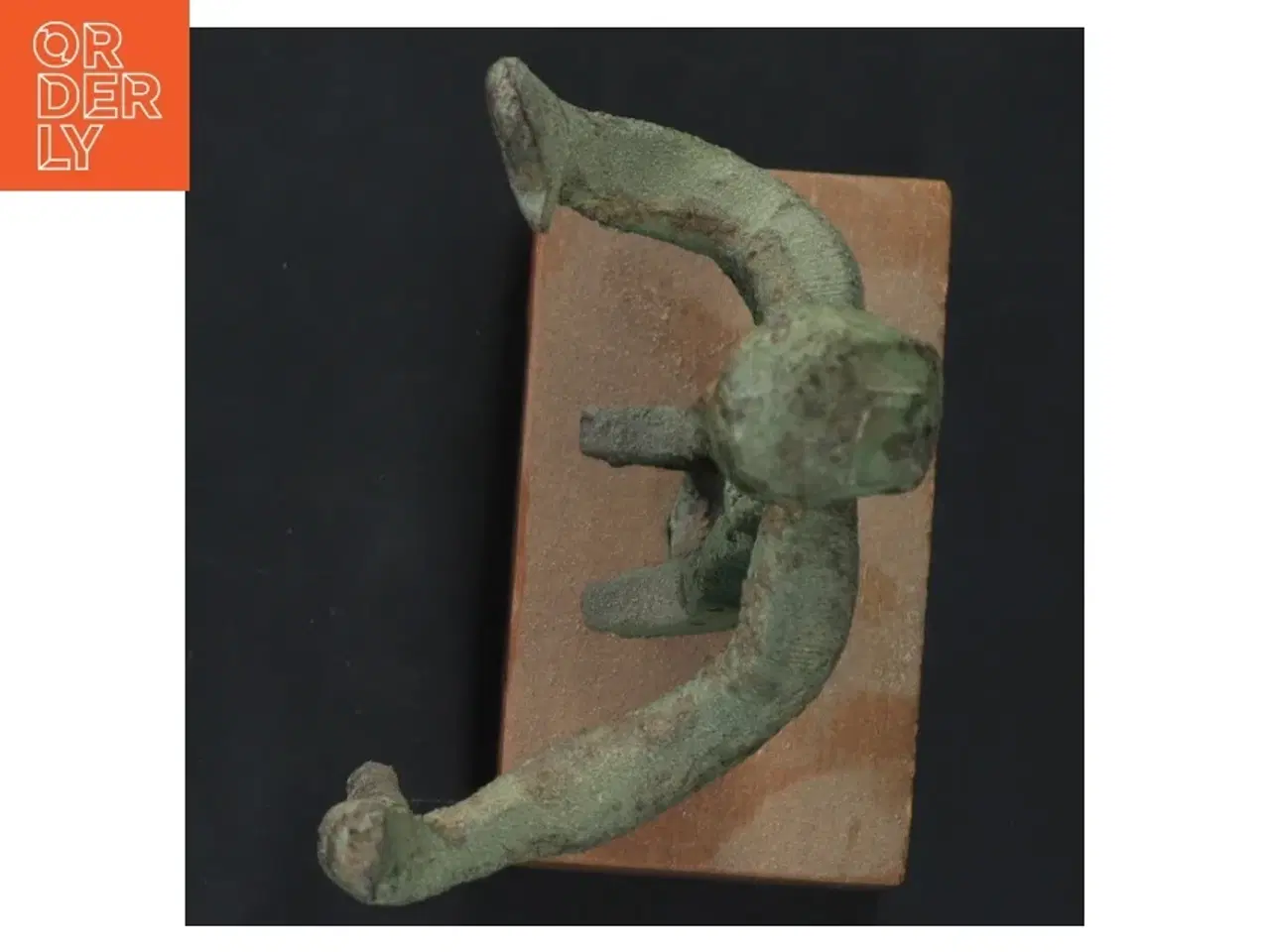 Billede 3 - Bronzefigur på træbase (str. 25x10 cm)