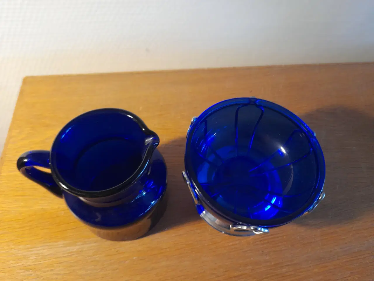 Billede 5 - Blå glasting, skål & kande, velholdte.