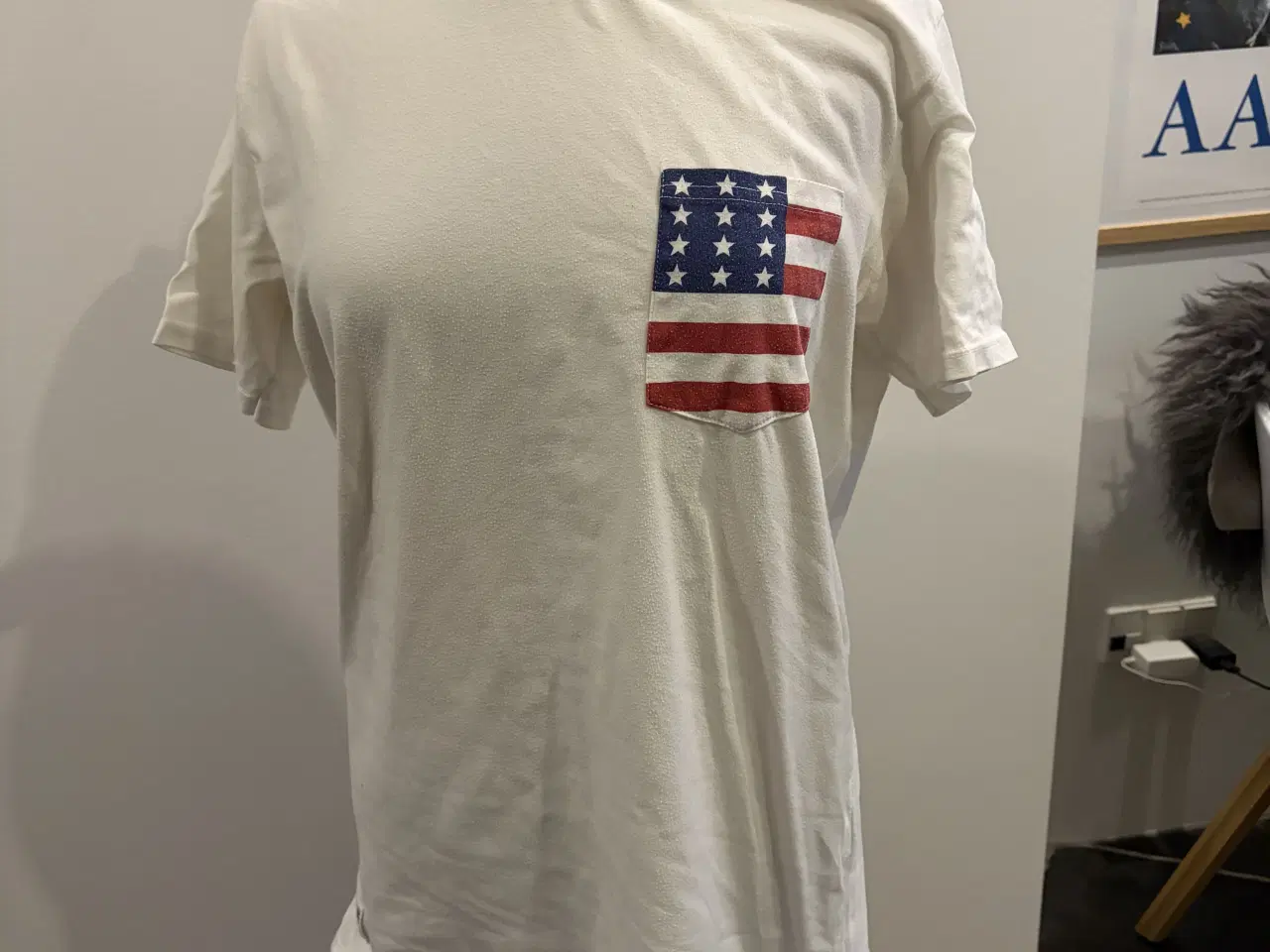 Billede 1 - Hvid T-shirt fra Sniff Street Supply.