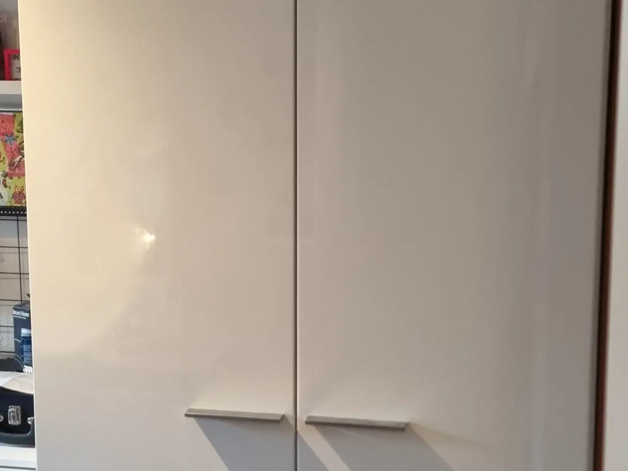 Billede 1 - Lækkert og rummeligt klædeskab